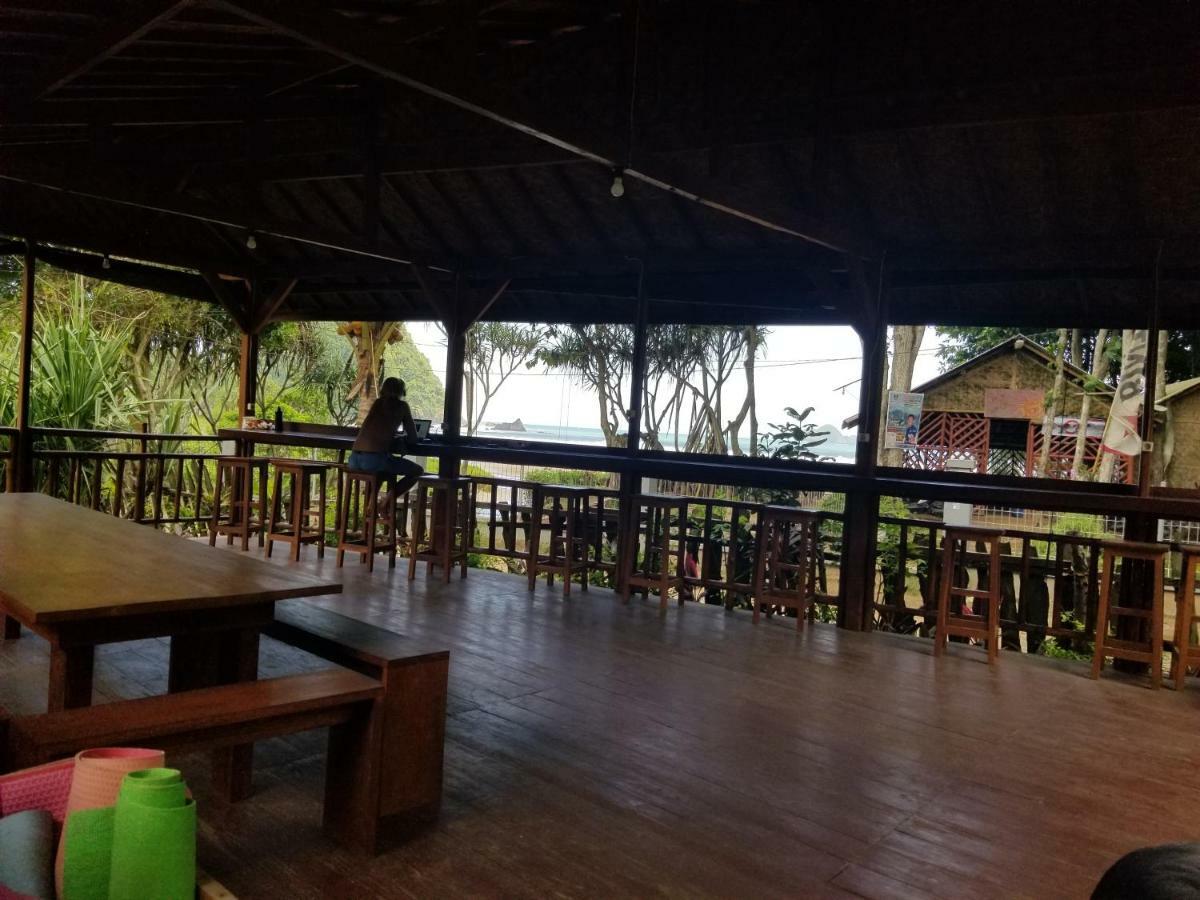 Mojosurf Camp Red Island Hotel Pasanggaran Eksteriør billede